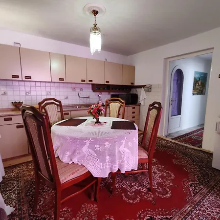 Retro Retreat Izacic *