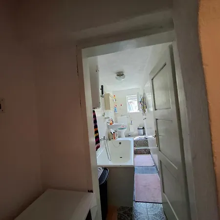 Retro Retreat Izacic דירה